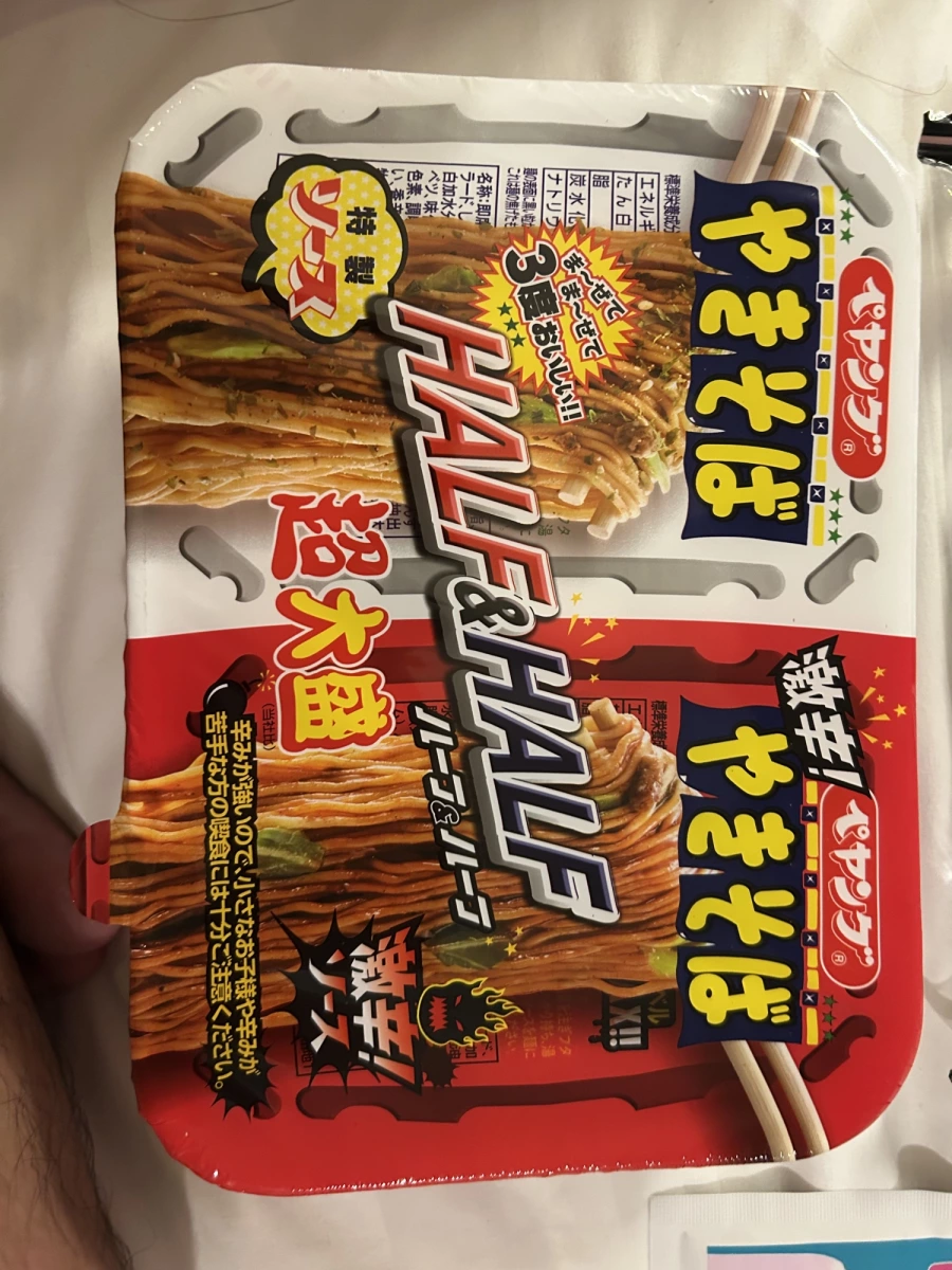 Peyoung 激辛半半超大盛炒麵