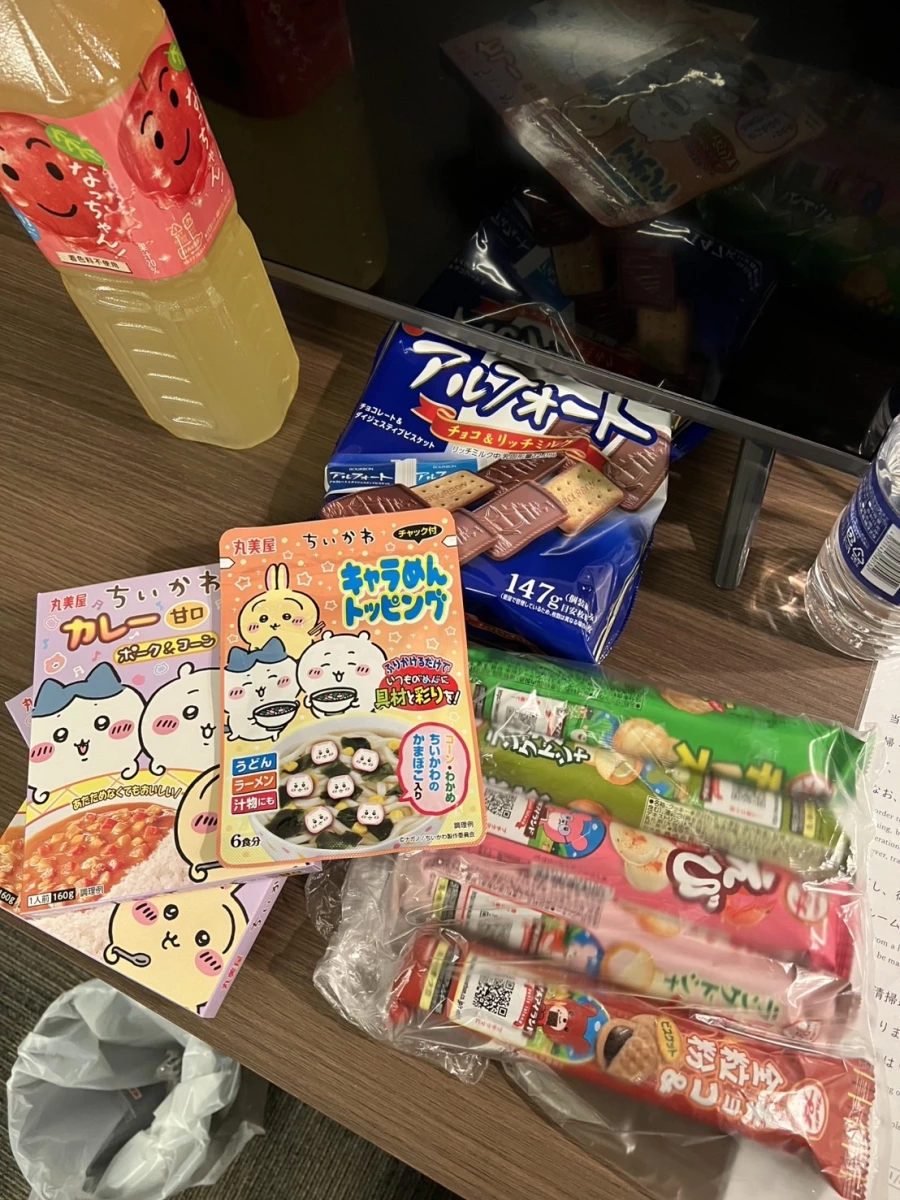 丸美屋 吉伊卡哇咖哩調理包（豬肉玉米口味）、丸美屋 吉伊卡哇配料粉（魚板與海帶）等