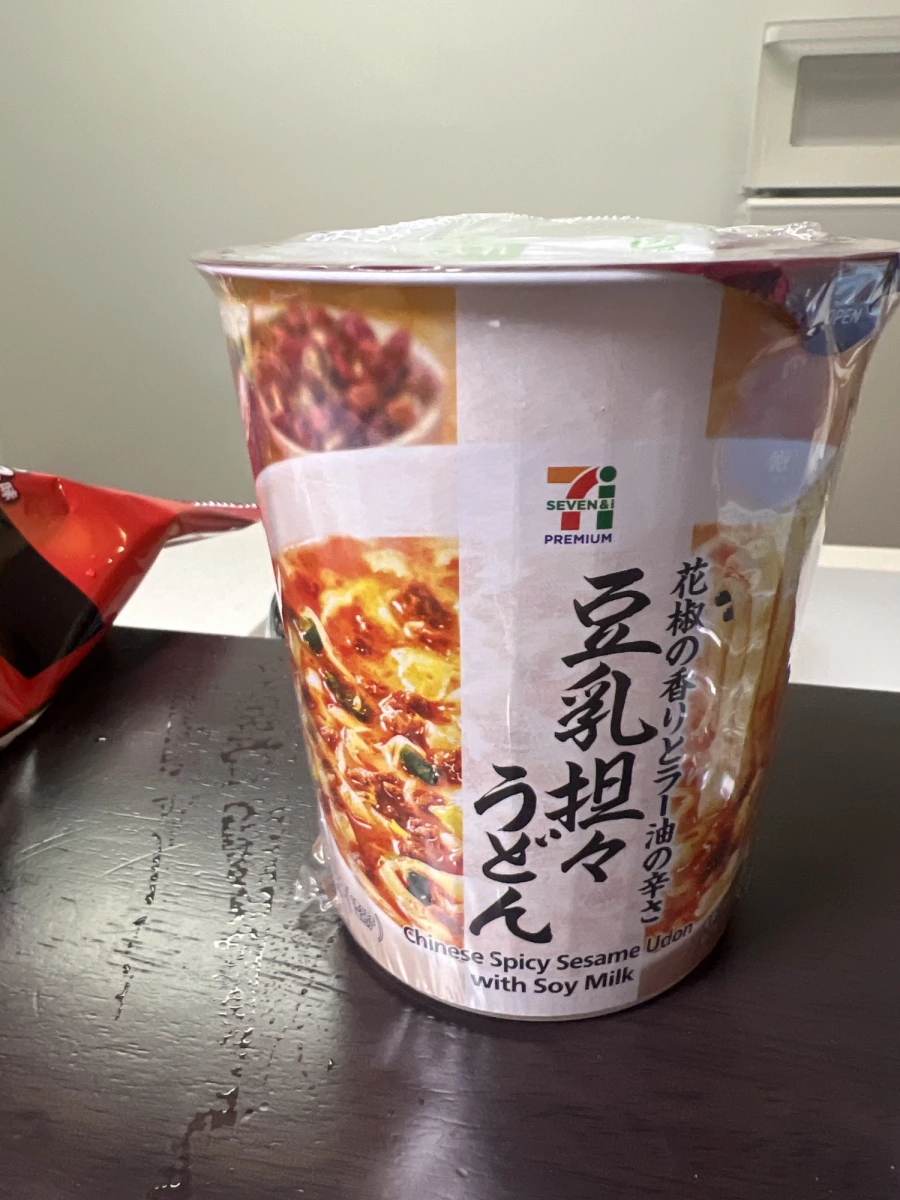 7-11 Premium 豆乳擔擔烏龍麵