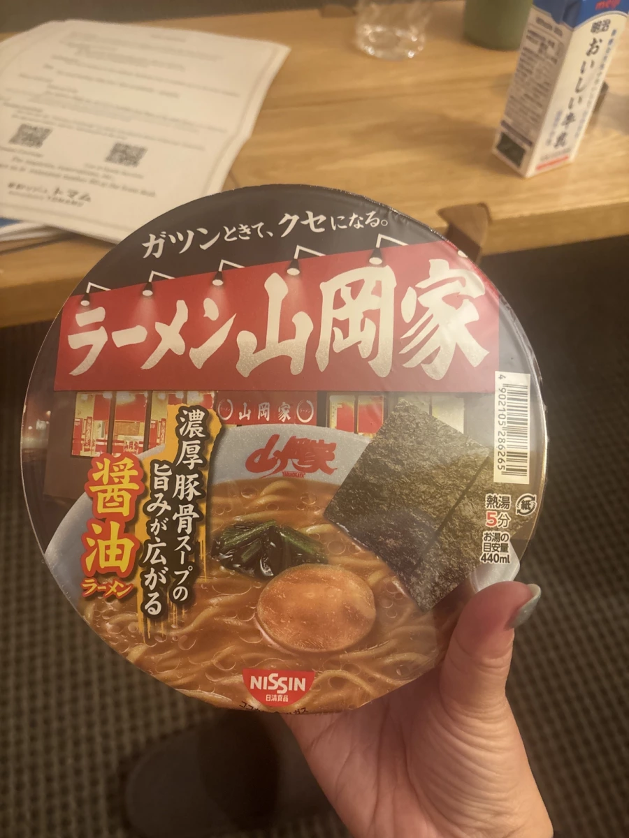 日清山岡家濃厚豚骨醬油泡麵