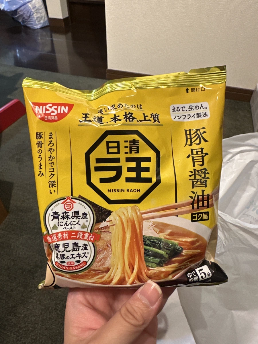 日清ラ王（Raoh）豚骨醬油味袋裝麵