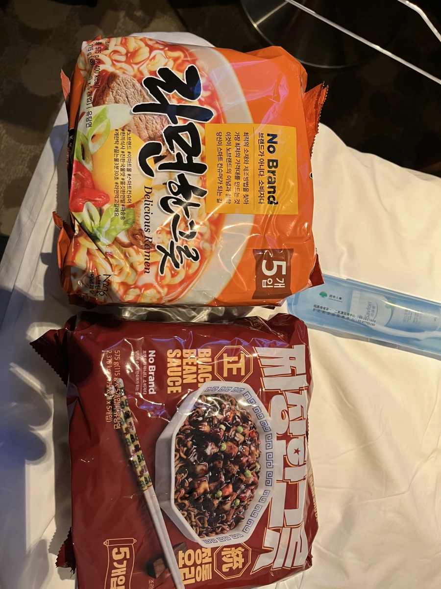 No Brand 一碗拉麵 (라면한그릇)、No Brand 炸醬麵 (짜장라면)等