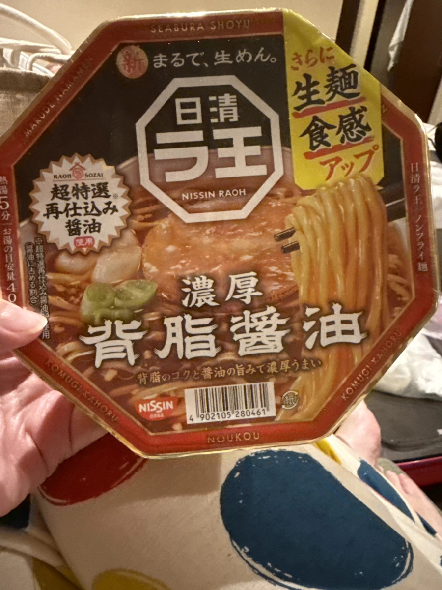 日清ラ王濃厚背脂醬油杯麵