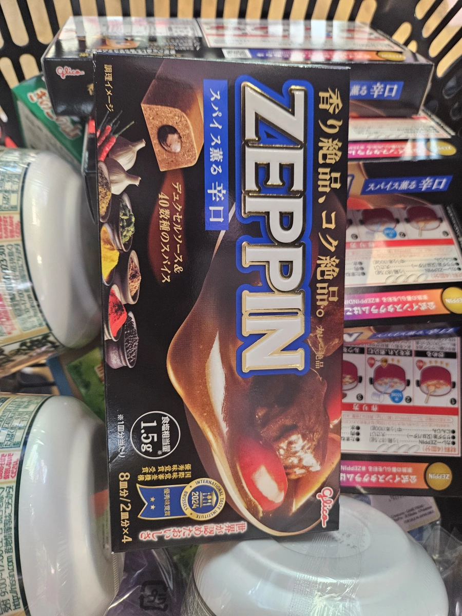 Glico ZEPPIN 咖哩塊（辛口）、日清杯麵（Nissin Cup Noodle）