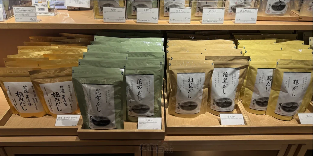 茅乃舍特選極みだし (綜合高湯包)、茅乃舍昆布だし (昆布高湯包)等