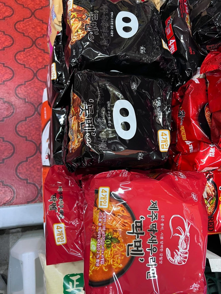 濟州黑豬肉拉麵 돗멘、濟州角蝦拉麵 딱멘