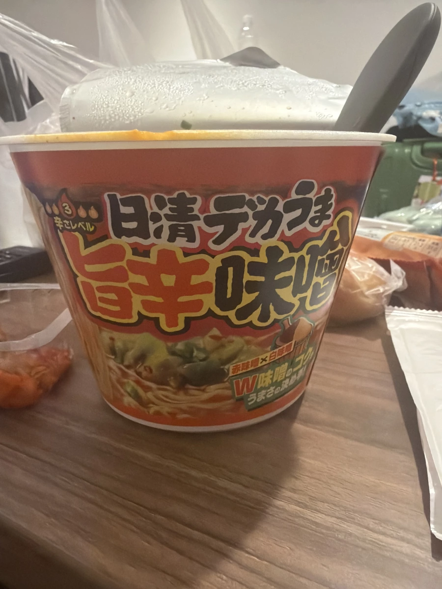 日清 Deka-uma 旨辛味噌杯麵