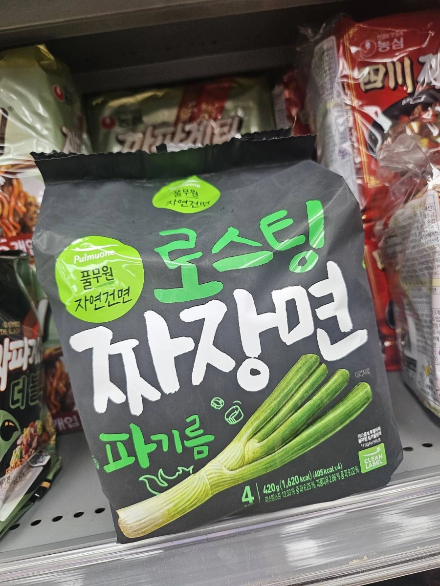 Pulmuone 烘焙炸醬麵 (蔥油口味)
