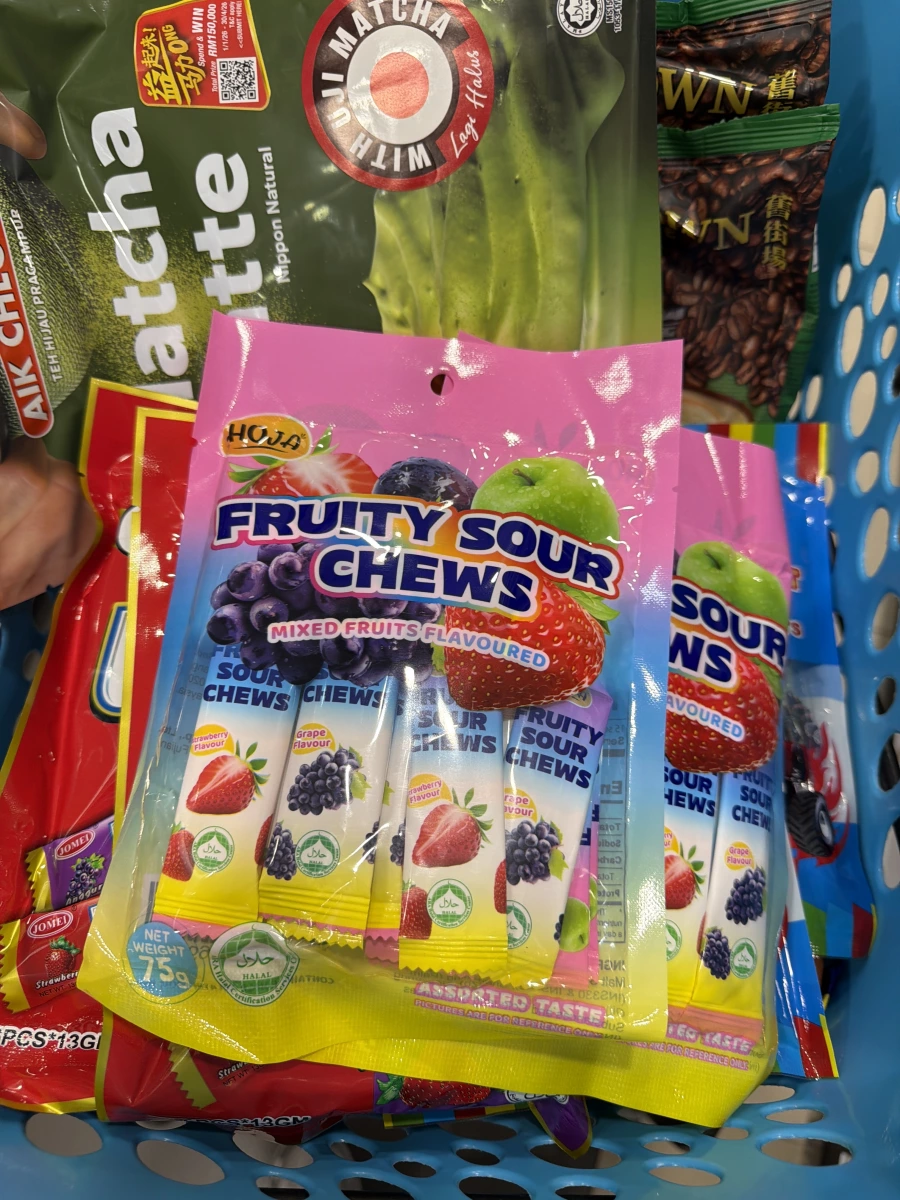 HOJA 水果酸味軟糖 (Fruity Sour Chews)、益昌老街抹茶拿鐵 (AIK CHEONG Matcha Latte)等