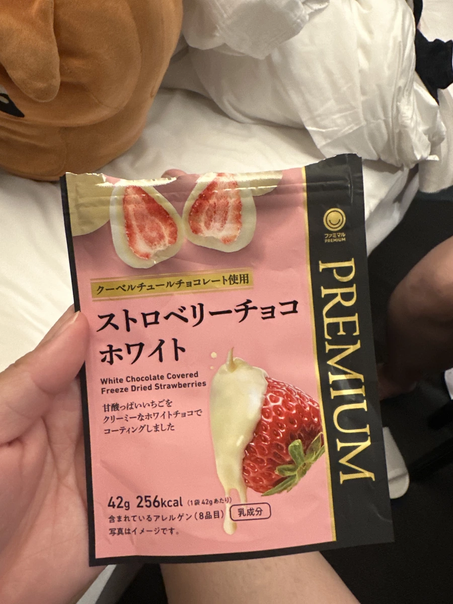 日本全家 Famimaru Premium 草莓夾心白巧克力