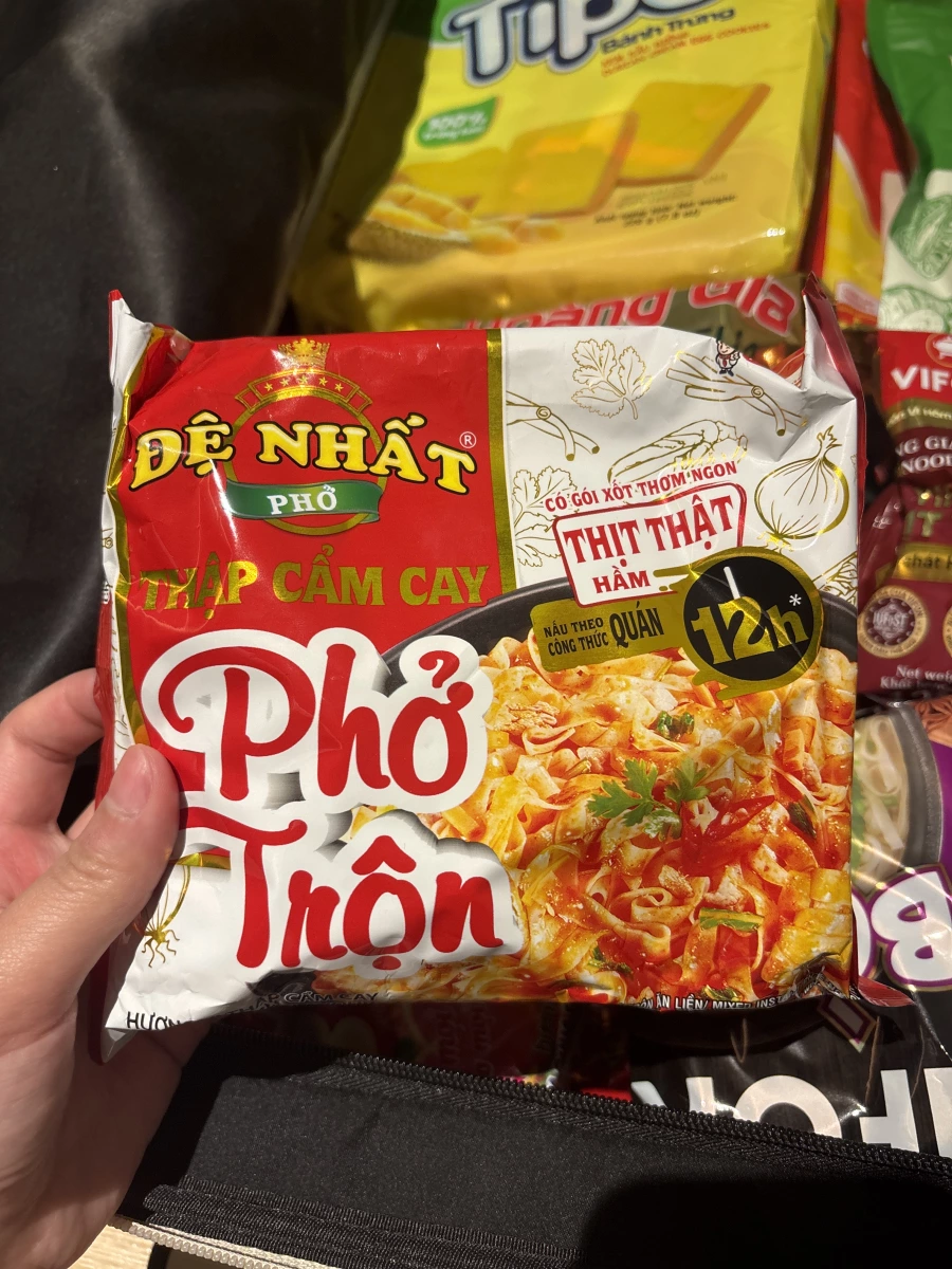 De Nhat Pho Tron 越南什錦辣味拌河粉