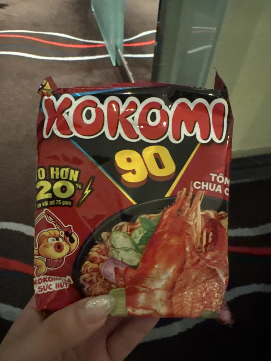 越南 KOKOMI 90 酸辣蝦味泡麵