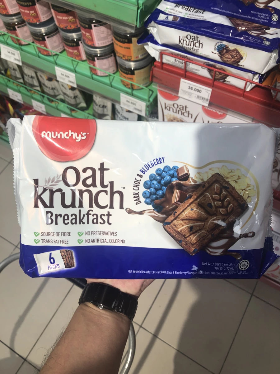 Munchy's Oat Krunch Breakfast 燕麥餅乾 (黑巧克力與藍莓口味)