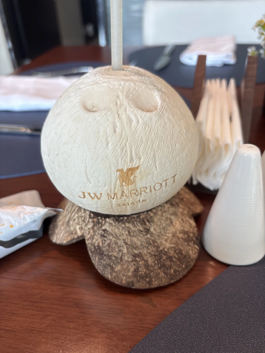 生鮮椰子 (JW Marriott Saigon)