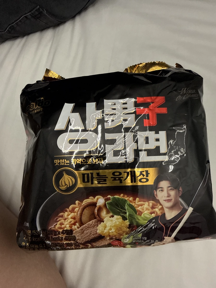 Paldo男子拉麵大蒜辣牛肉湯風味