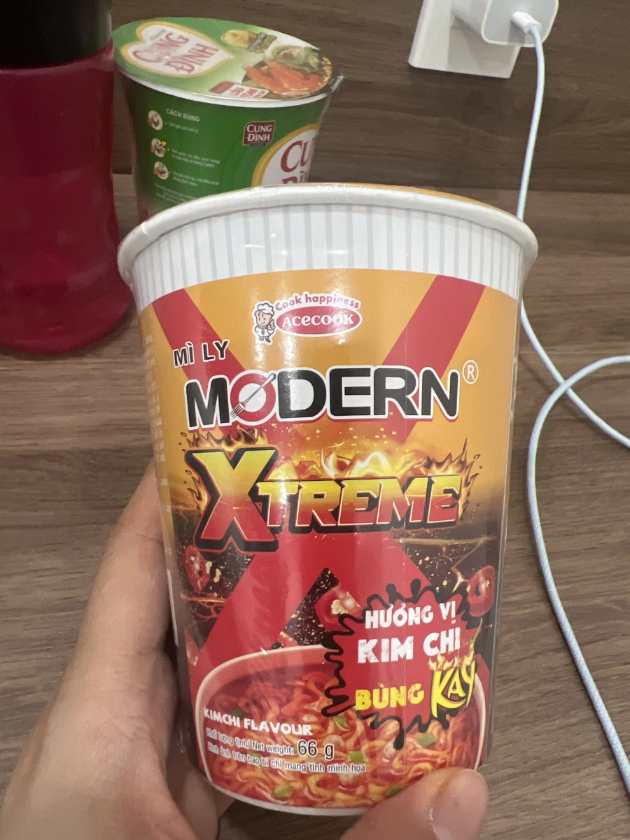 Acecook Modern Xtreme 泡菜口味杯麵、Cung Đình 越南杯麵