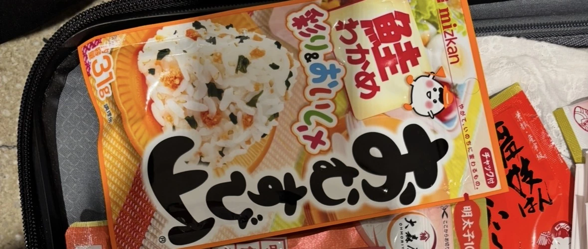 Mizkan 鮭魚海帶芽拌飯料、大森屋 明太子香鬆等