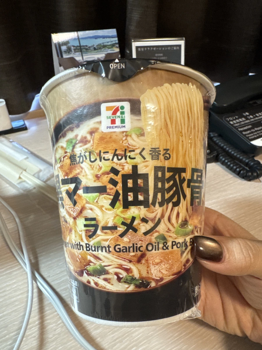 7-Eleven Premium 黑麻油豚骨拉麵