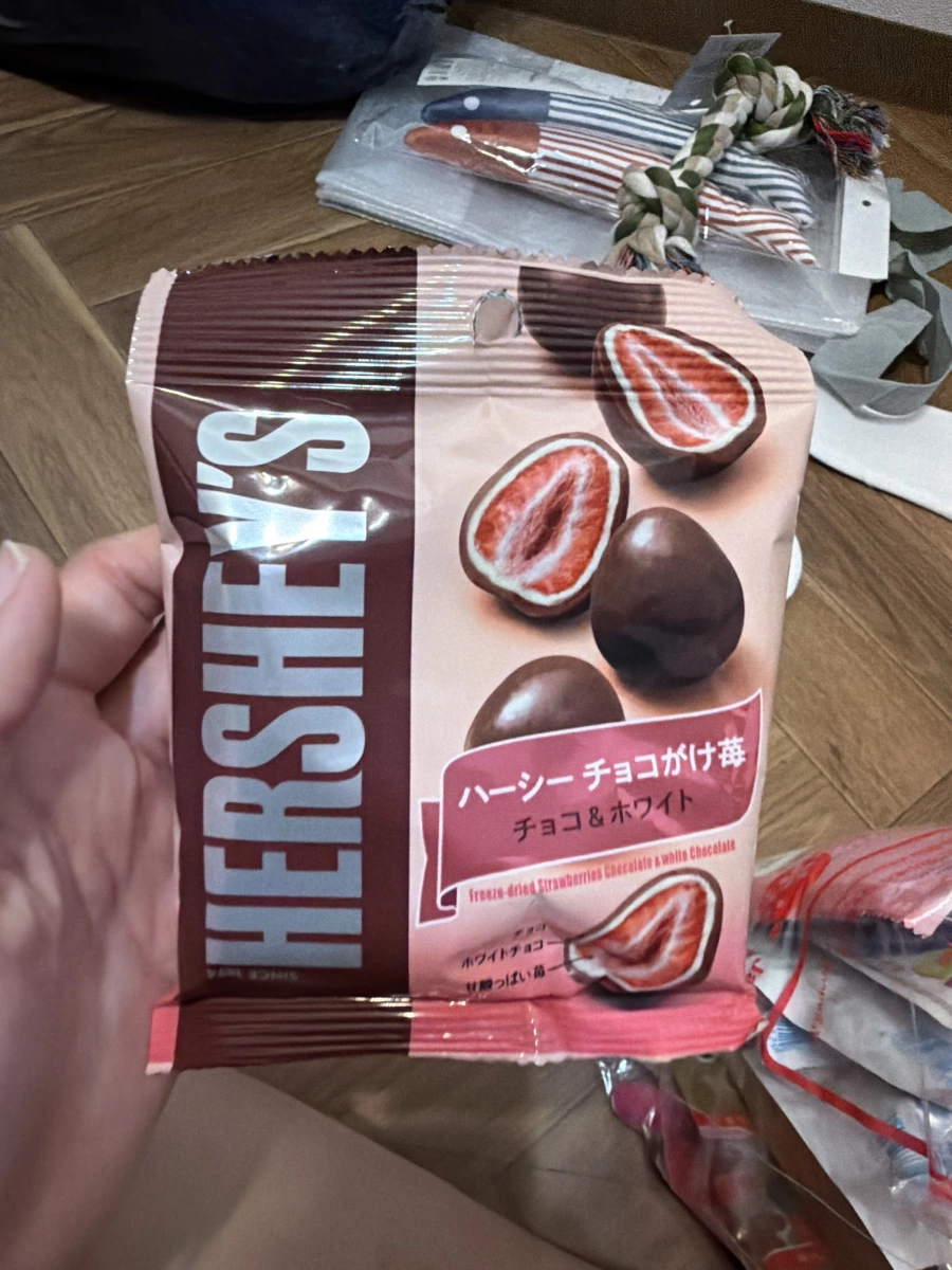 Hershey's 巧克力裹草莓（黑巧克力與白巧克力口味）