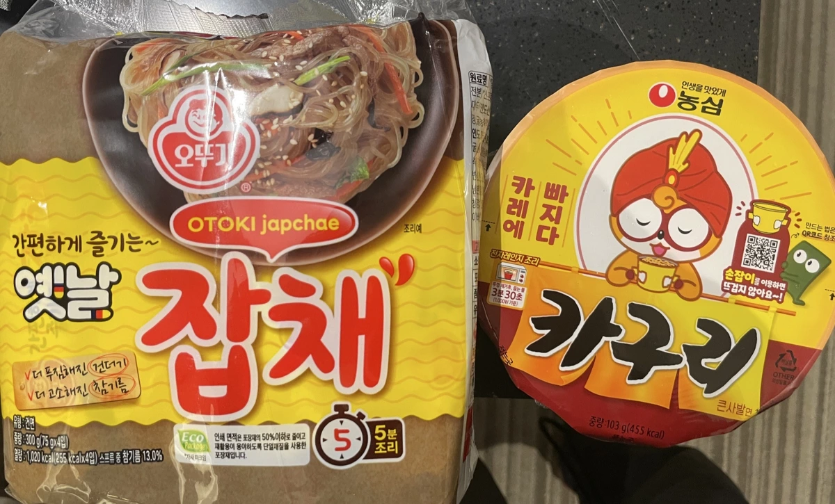 不倒翁 (Ottogi) 韓國雜菜冬粉、農心 (Nongshim) 咖哩浣熊杯麵