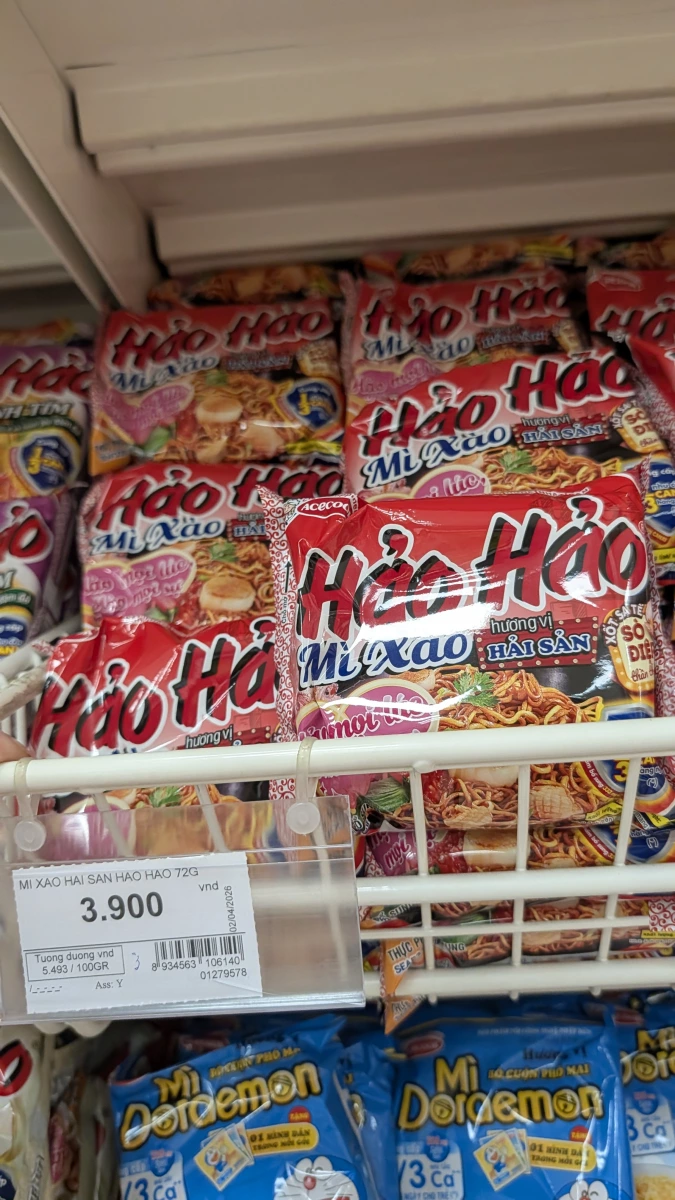 Hảo Hảo 海鮮乾拌麵 (Hảo Hảo Mi Xao Huong Vi Hai San)、哆啦A夢泡麵 (Mi Doraemon)