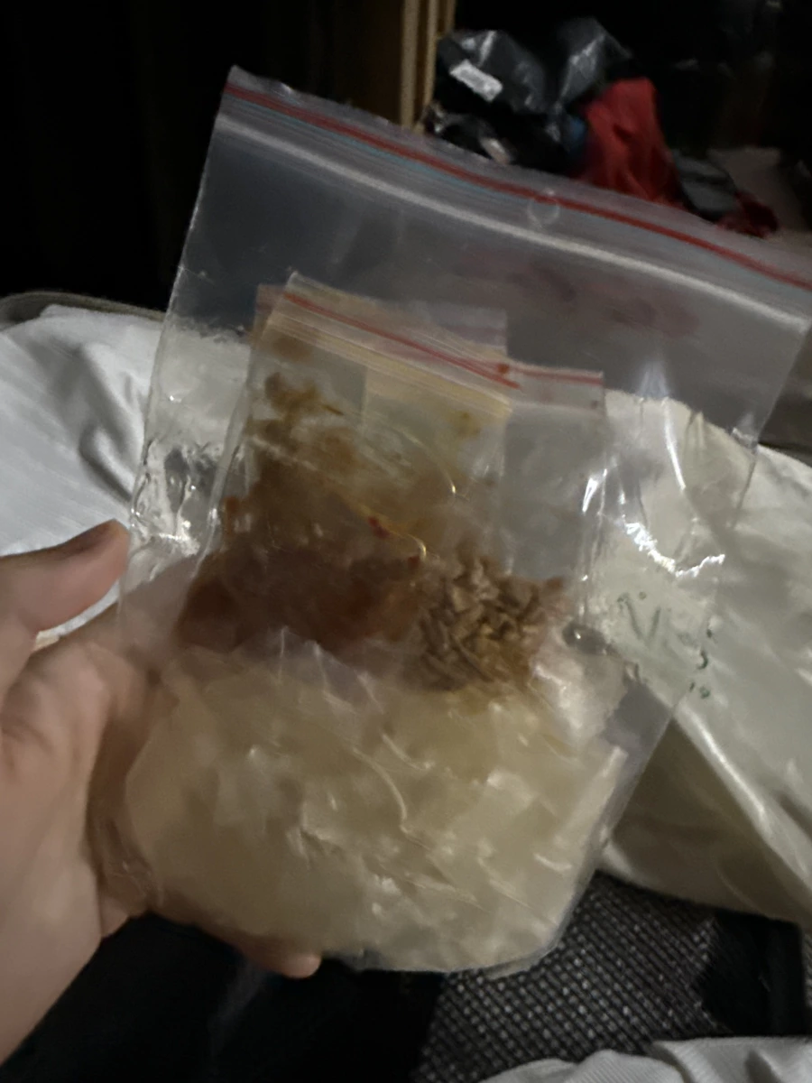 散裝麵食組合（含不明醬料及配料包）