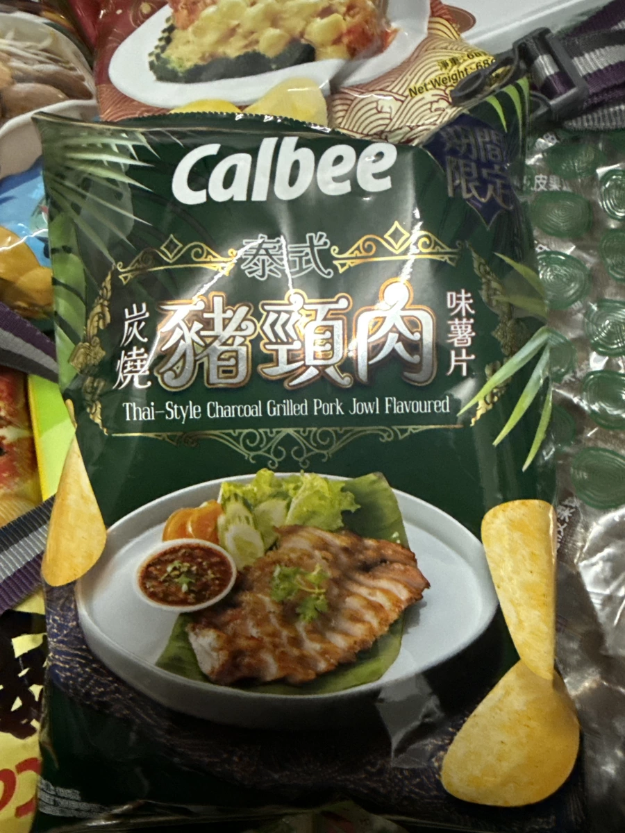 Calbee 泰式炭燒豬頸肉味薯片