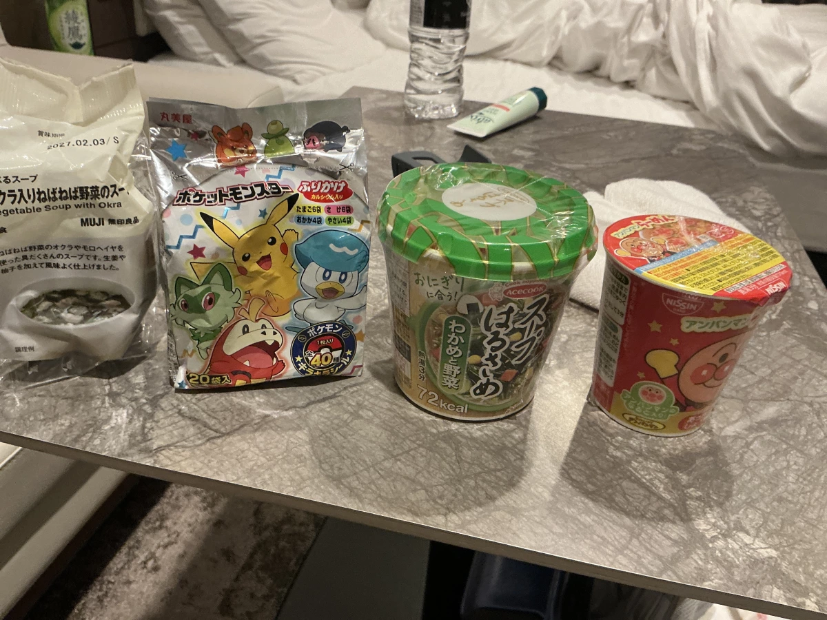 日清 麵包超人杯麵（醬油味）、Acecook 裙帶菜野菜春雨湯等