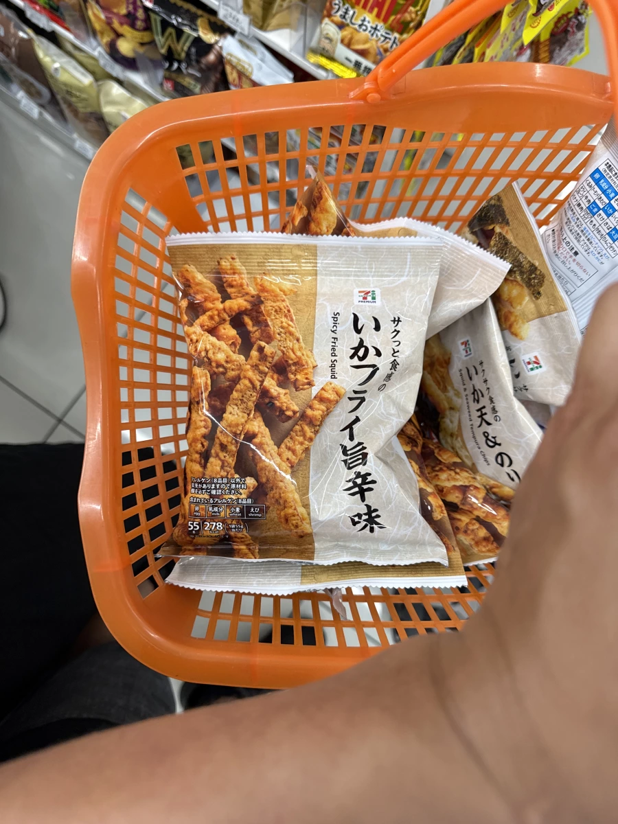 7-Eleven 辣味炸魷魚、7-Eleven 魷魚天婦羅與海苔等