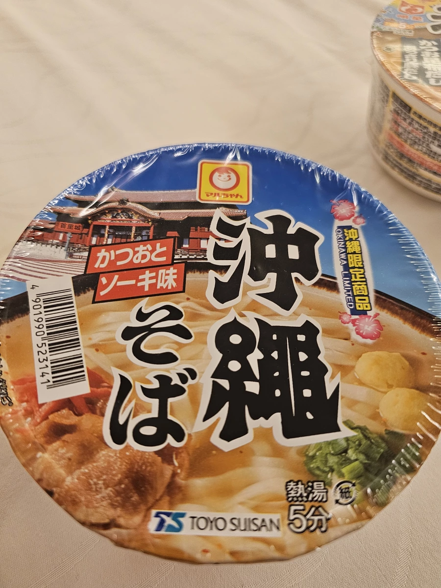 東洋水產 沖繩蕎麥麵 (かつおとソーキ味)