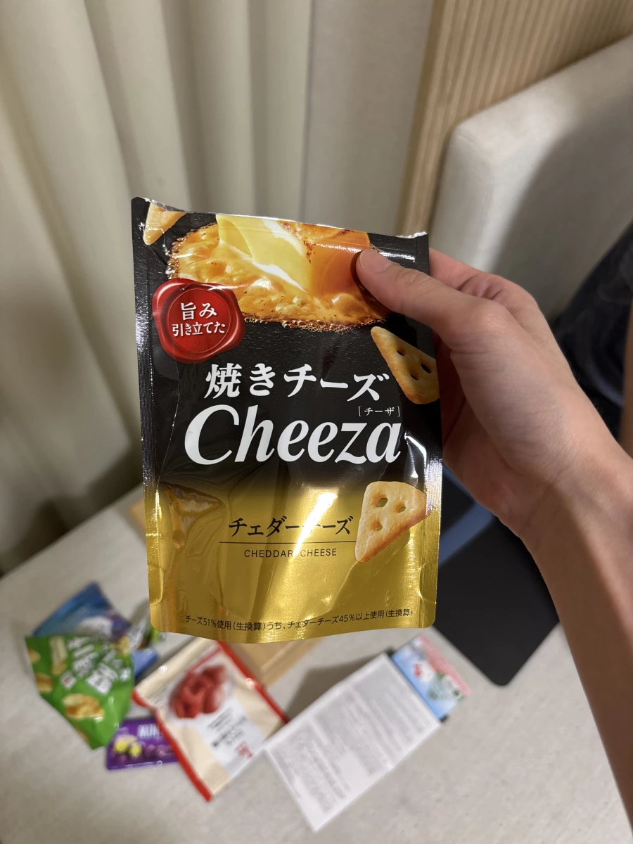 Glico Cheeza 烤起司餅乾 (切達起司口味)、Calbee 薯條零食等