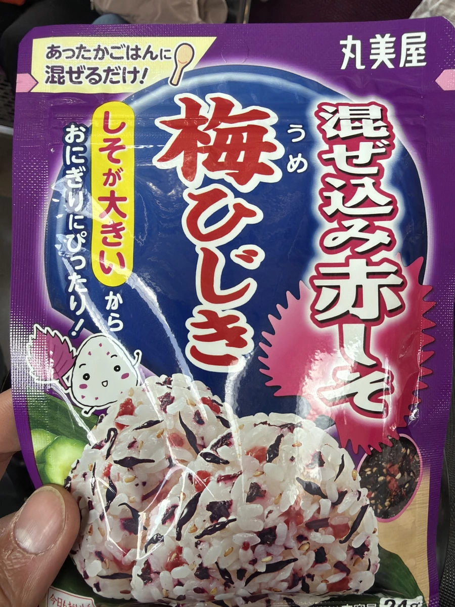 丸美屋拌飯粉（紅紫蘇梅子羊栖菜口味）