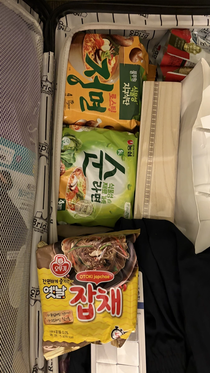 Pulmuone 植物性炸醬麵、農心純拉麵 (Soon Veggie Ramyun)等