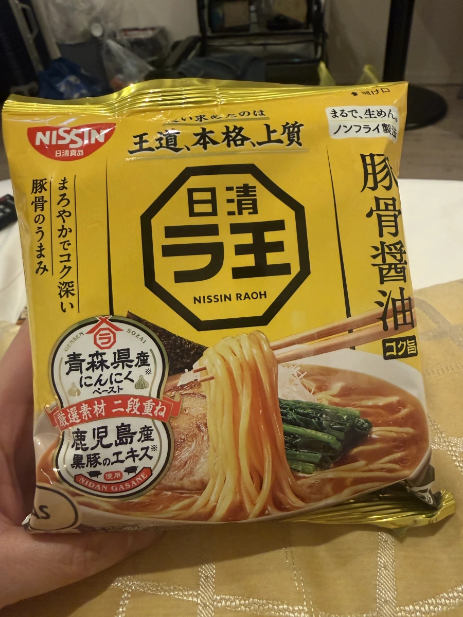 日清ラ王 豚骨醬油口味泡麵