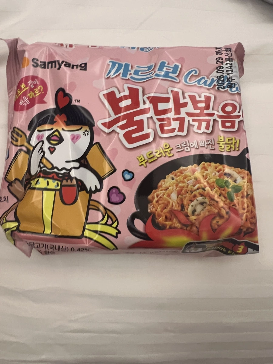 三養 Samyang 火辣雞肉風味鐵板炒麵 (奶油白醬口味)