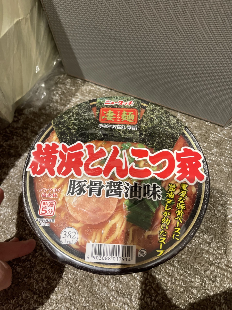 New Touch 淒麵 橫濱家系豚骨醬油味泡麵
