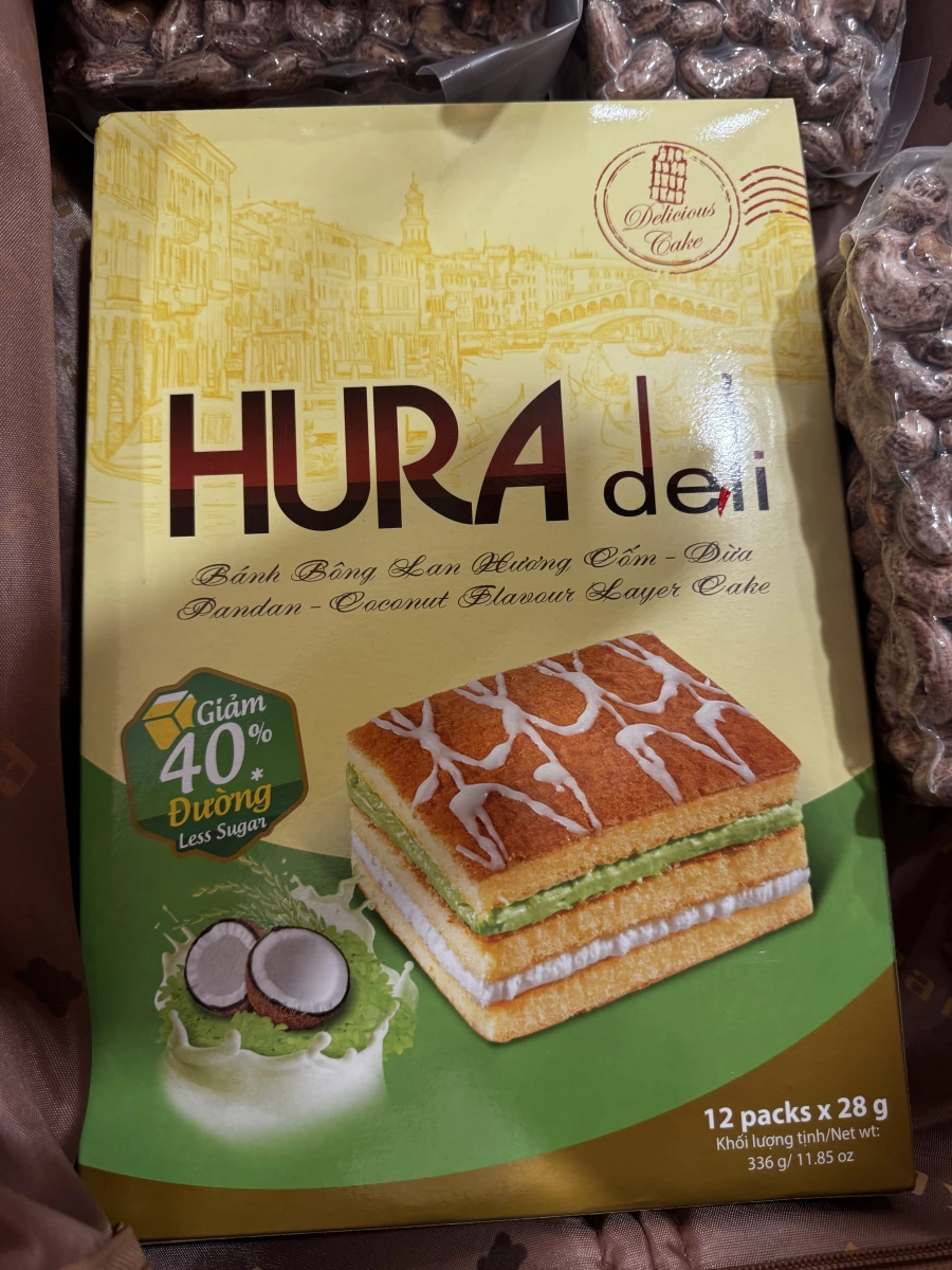 HURA deli 斑蘭椰子夾心蛋糕、加工腰果