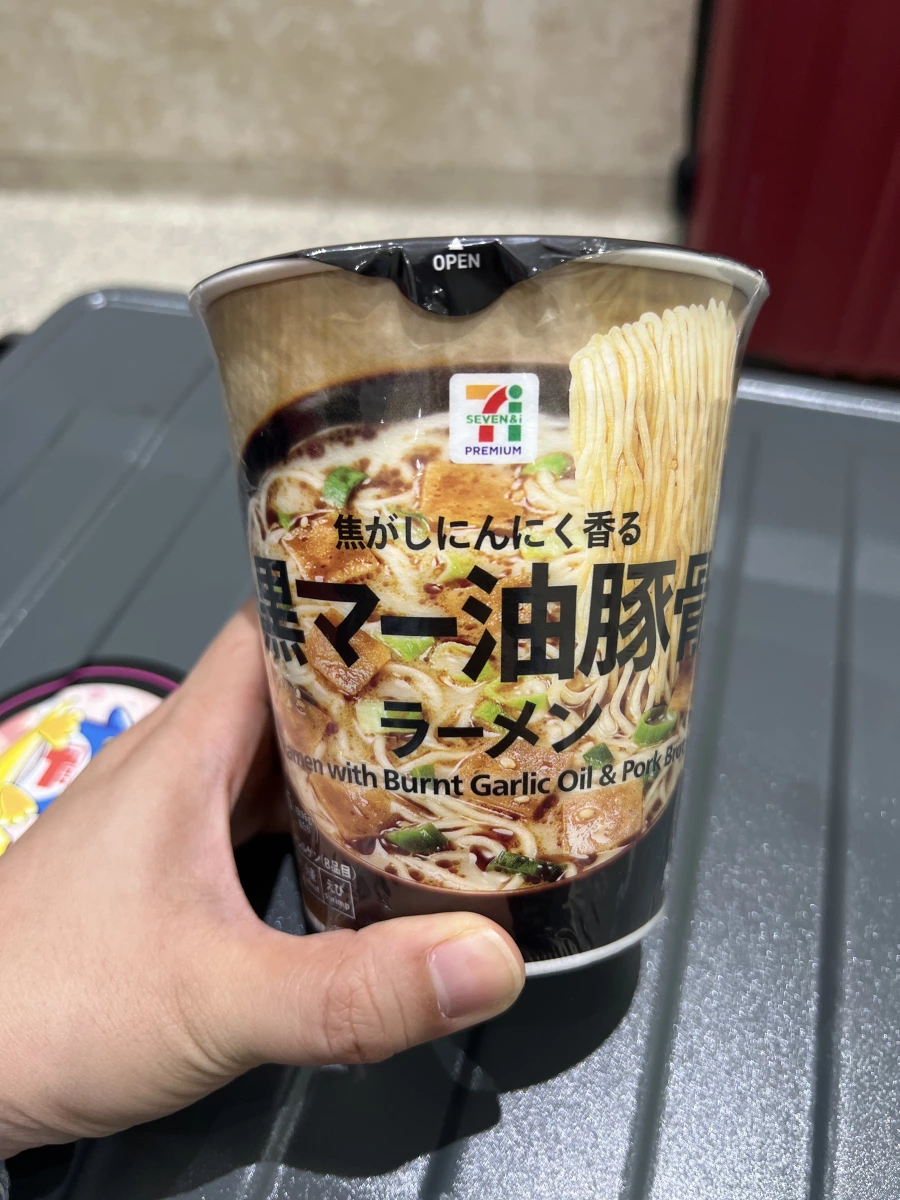 7-Eleven Premium 黑麻油豚骨拉麵