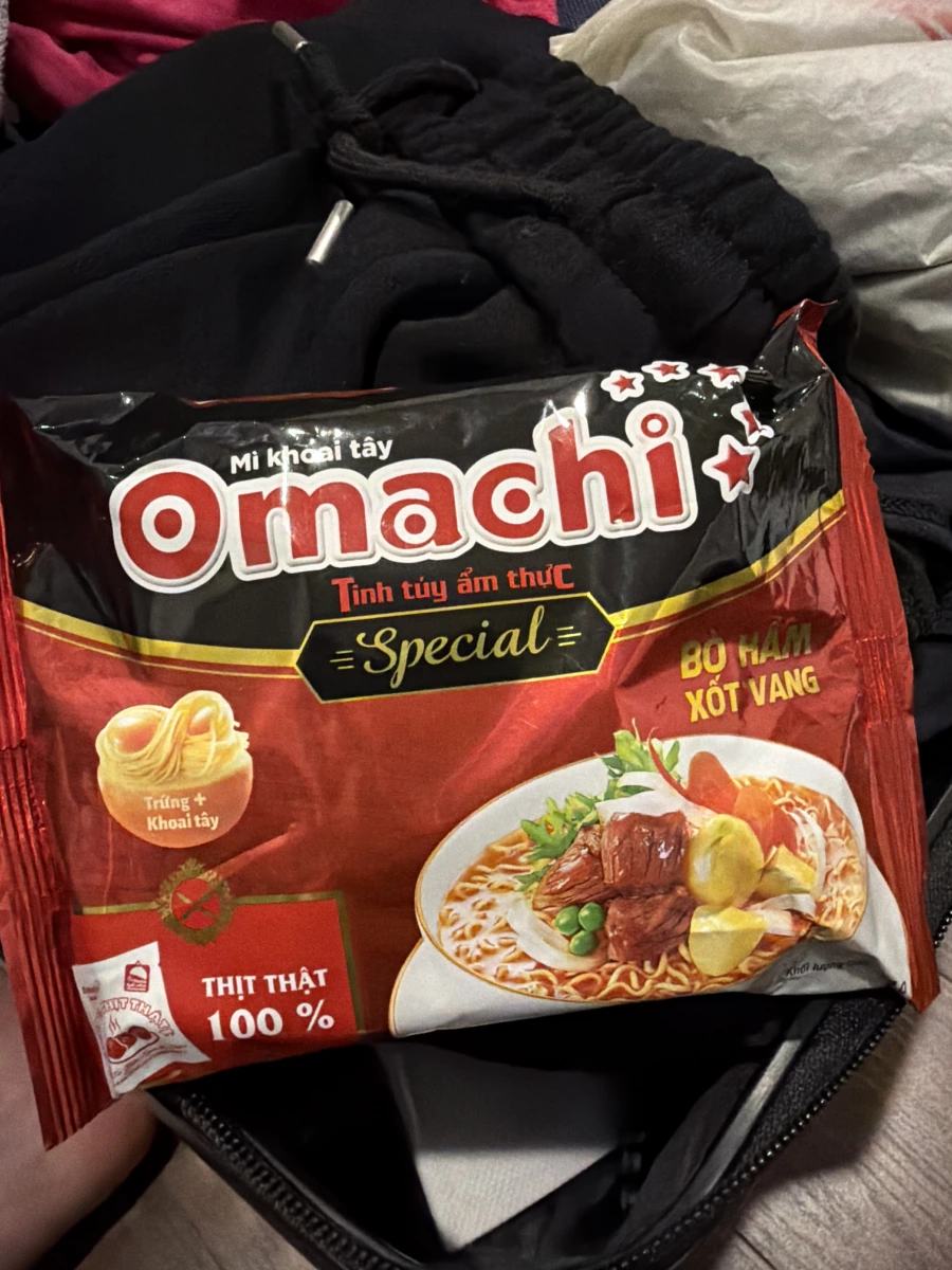 Omachi 紅酒燉牛肉風味泡麵 (含真肉包)