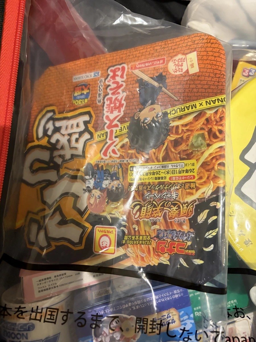 東洋水產 Maruchan 大盛炒麵 (名偵探柯南聯名款)、救急絆創膏 (OK繃)等