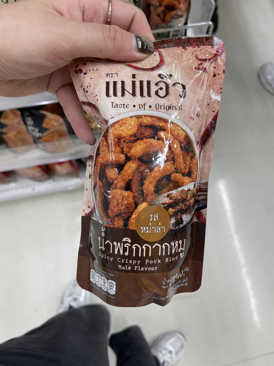 泰國 Mae Aew 麻辣炸豬皮