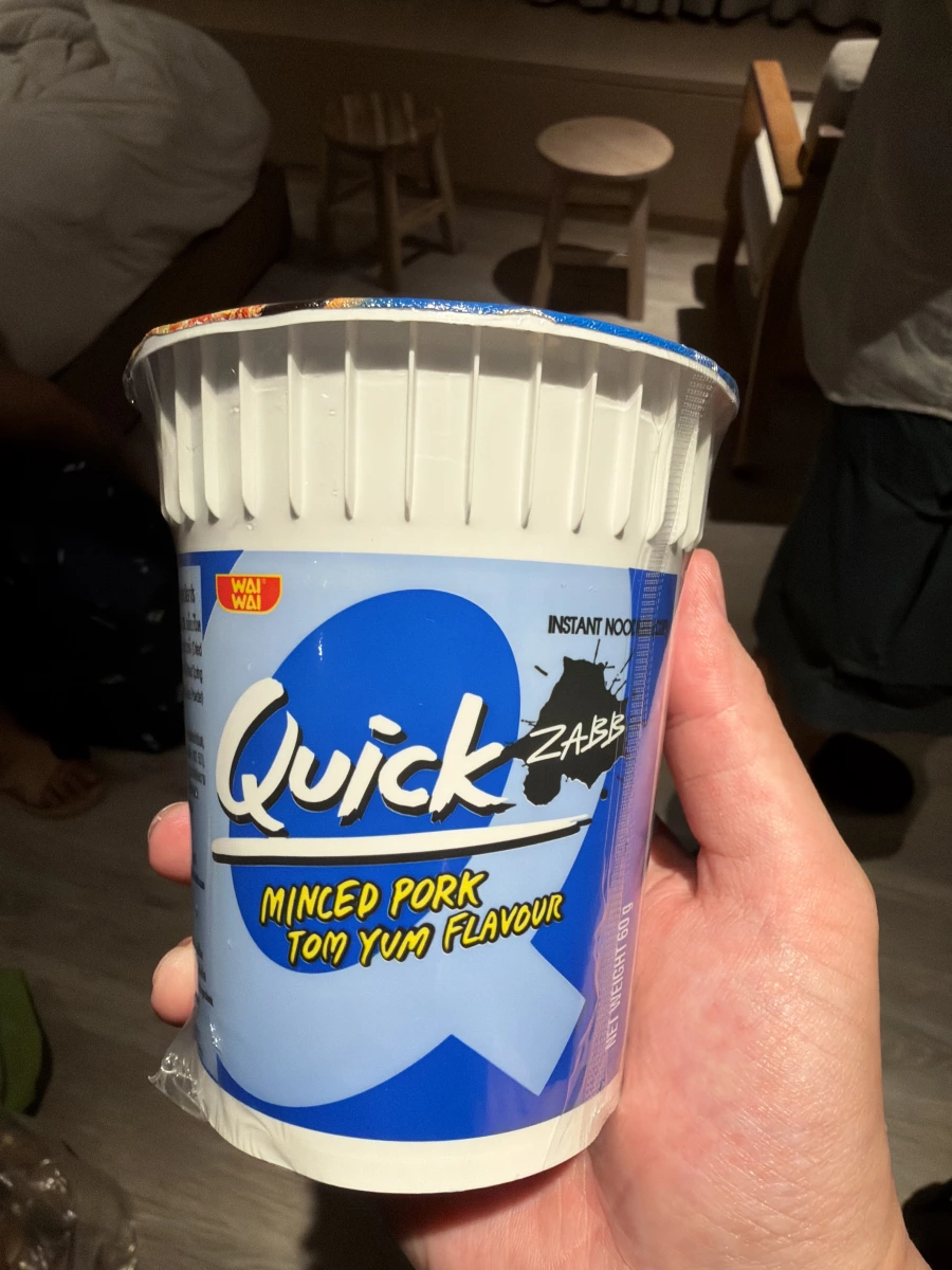 WAI WAI Quick Zabb 泰式酸辣豬肉末口味杯麵