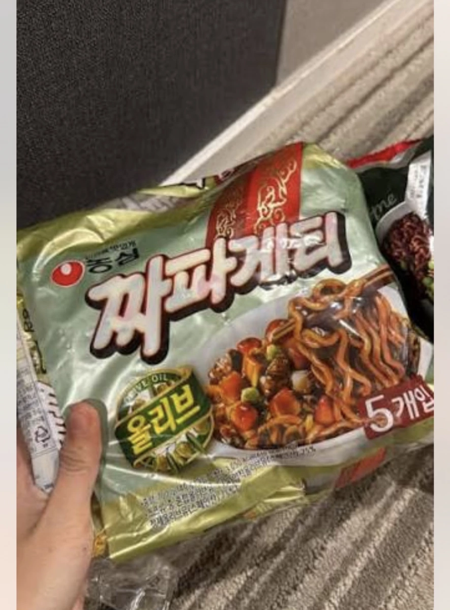 農心橄欖油炸醬麵 (Nongshim Chapagetti)