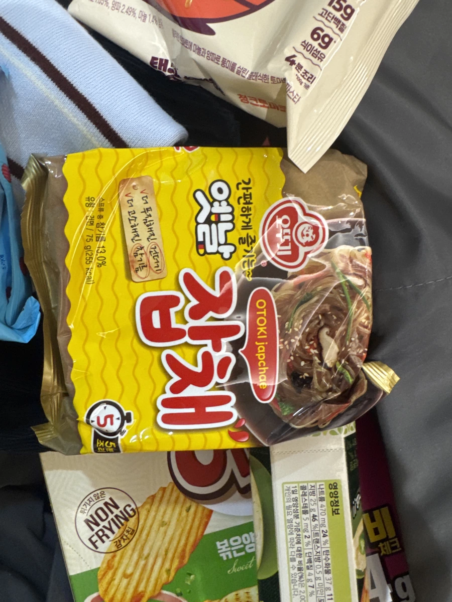 Ottogi 韓式冬粉 (Japchae)、韓國非油炸洋芋片 (Non-Frying Potato Chips)等