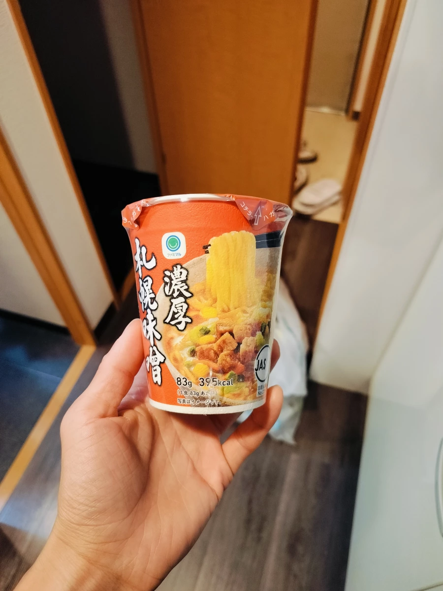 日本全家濃厚札幌味噌杯麵 (日清食品代工)
