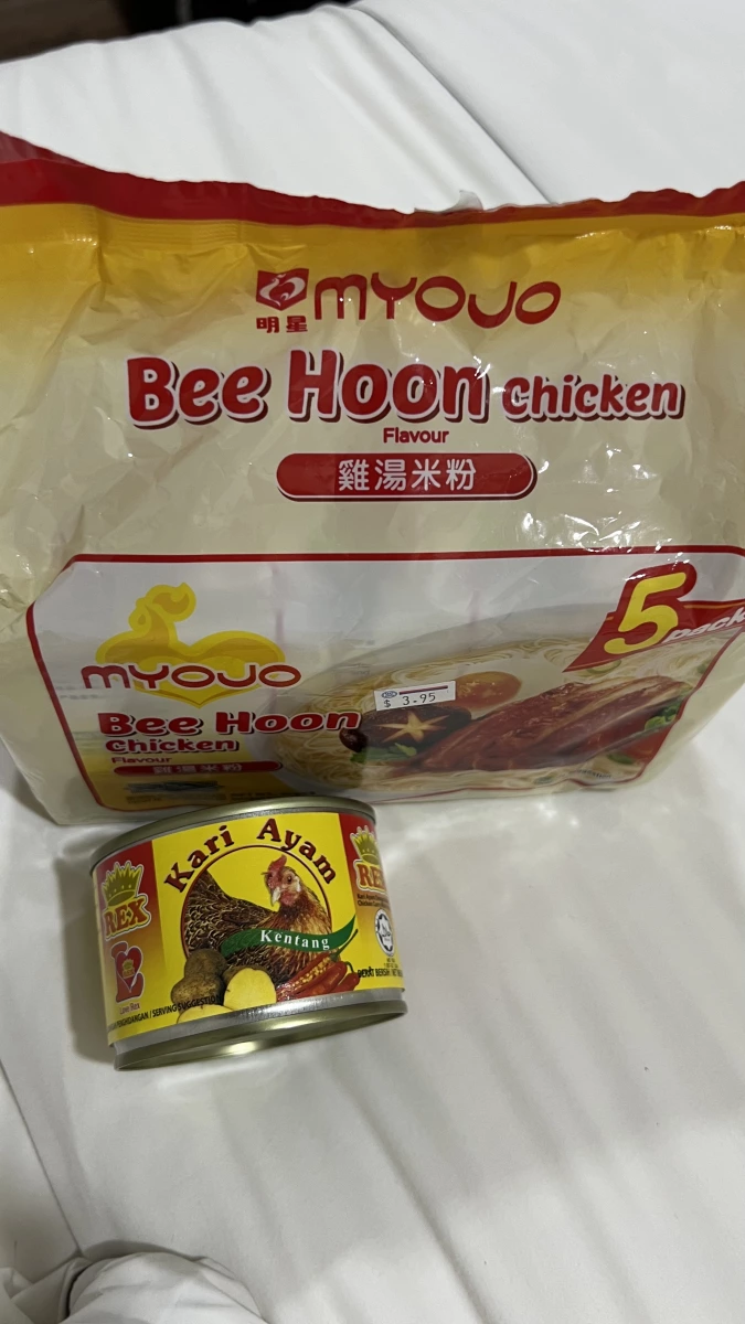 明星雞湯米粉 (MYOJO Bee Hoon Chicken Flavor)、REX 咖哩雞馬鈴薯罐頭 (REX Kari Ayam Kentang)
