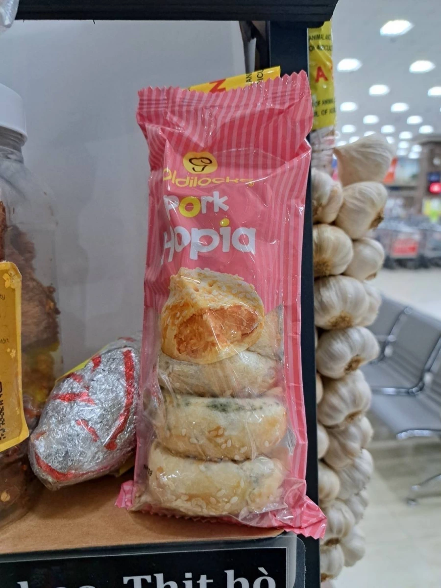 Goldilocks Pork Hopia (豬肉豆沙餅/肉餅)