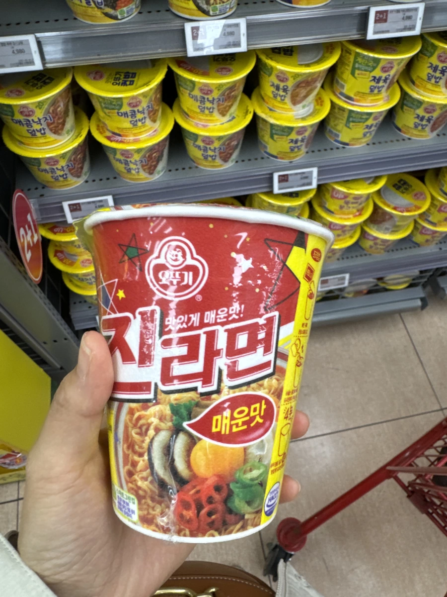 不倒翁 (Ottogi) 金拉麵 - 辛辣味 (杯裝)