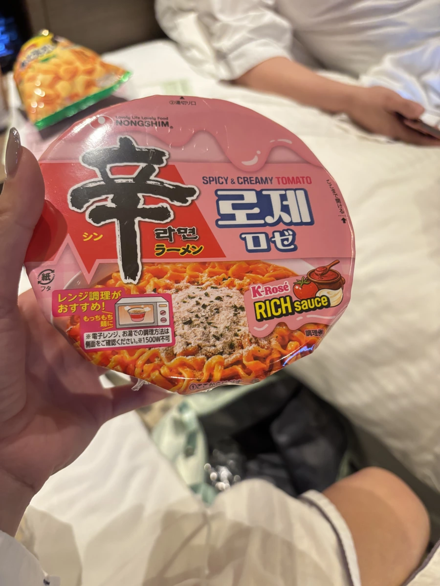 農心辛拉麵玫瑰醬口味杯麵