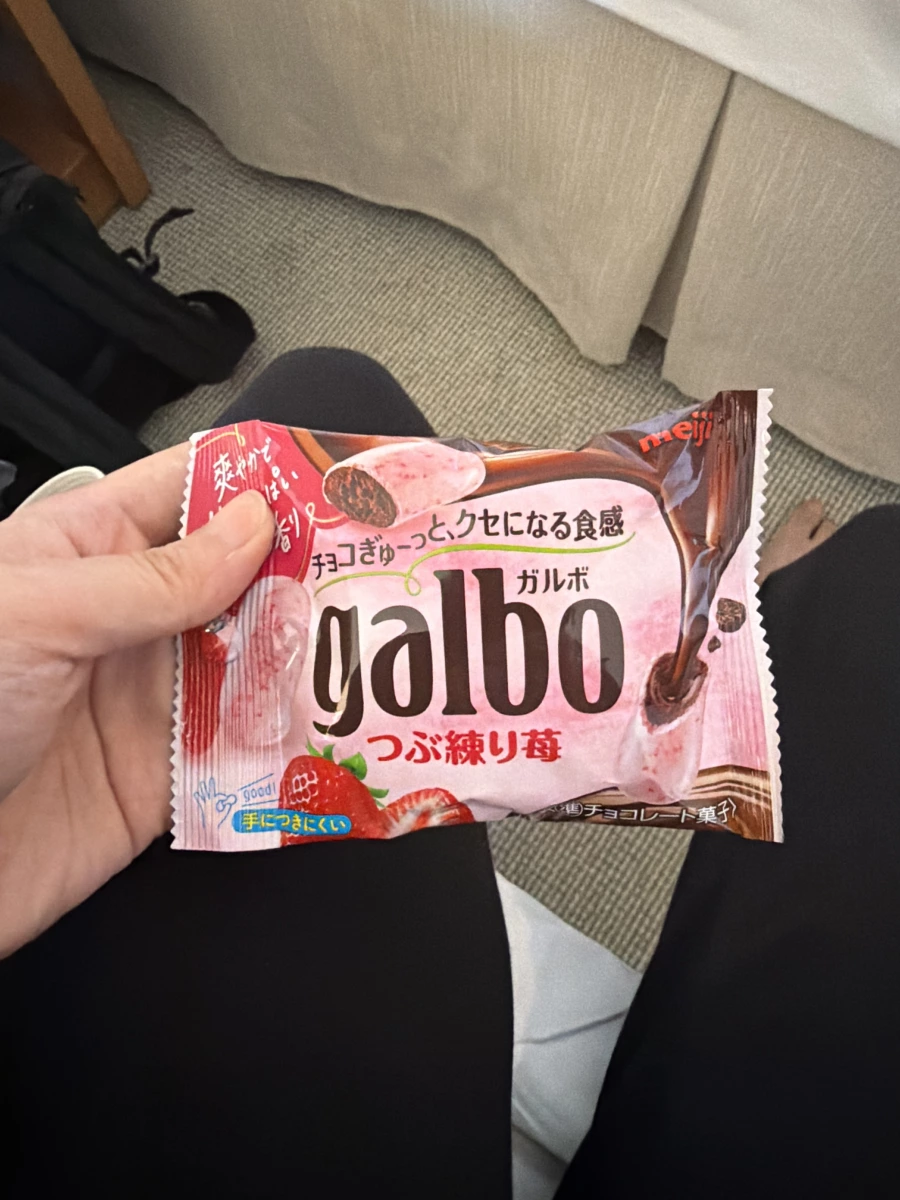 明治 galbo 草莓巧克力餅乾